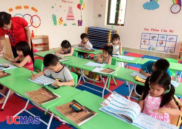 cô giáo và học sinh